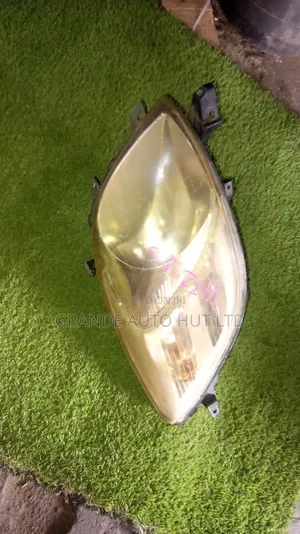Toyota Vitz 06 Headlights