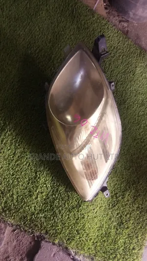 Toyota Vitz 06 Headlights
