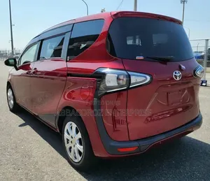 Toyota Sienta 2019
