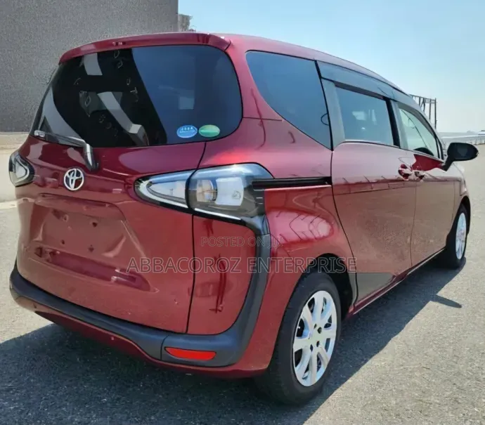 Toyota Sienta 2019