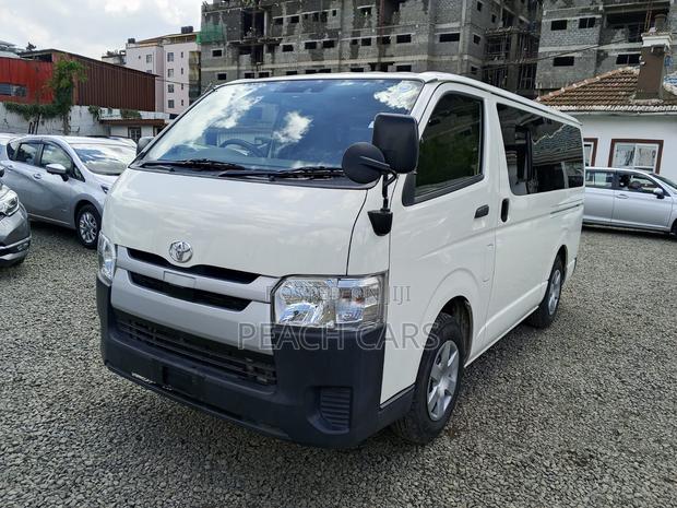 Toyota HiAce 2019 White