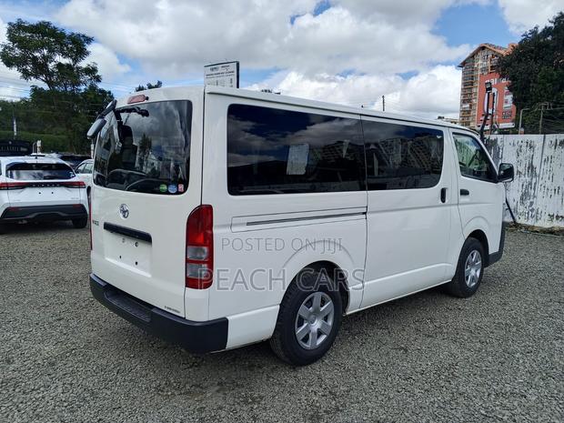 Toyota HiAce 2019 White - thumbnail 3