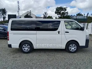 Toyota HiAce 2019 White