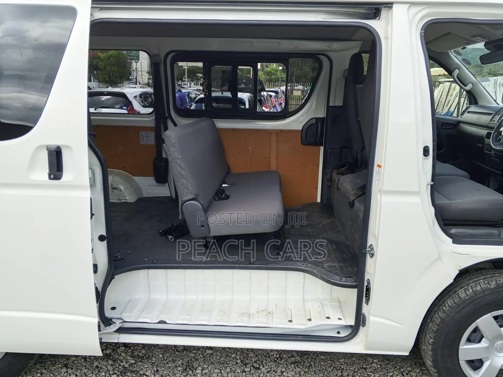 Toyota HiAce 2019 White
