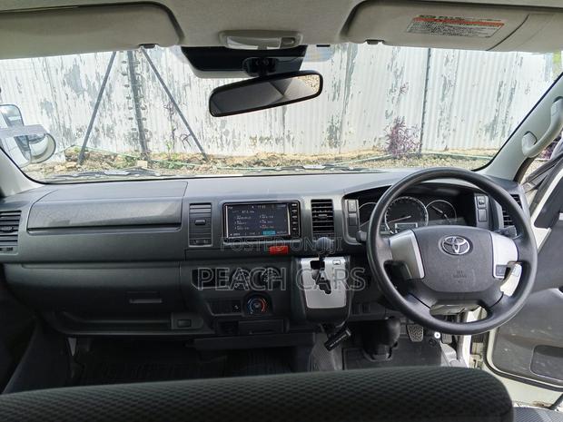 Toyota HiAce 2019 White - thumbnail 13