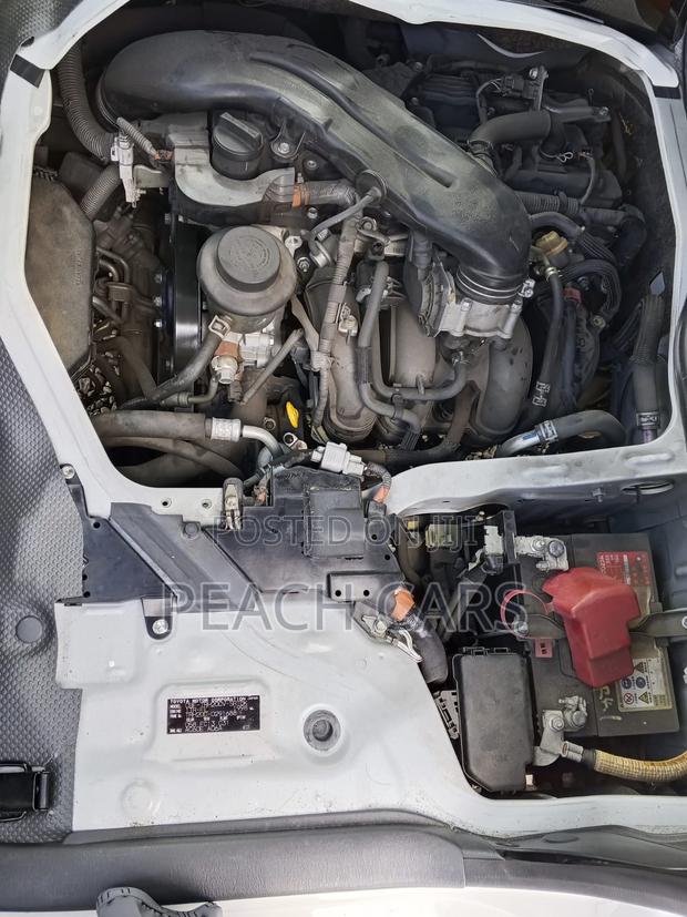 Toyota HiAce 2019 White - thumbnail 14