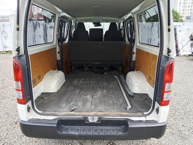 Toyota HiAce 2019 White - thumbnail 15