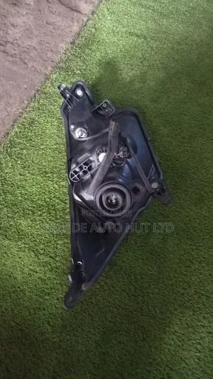 Toyota RACTIS 2013 HEADLIGHT