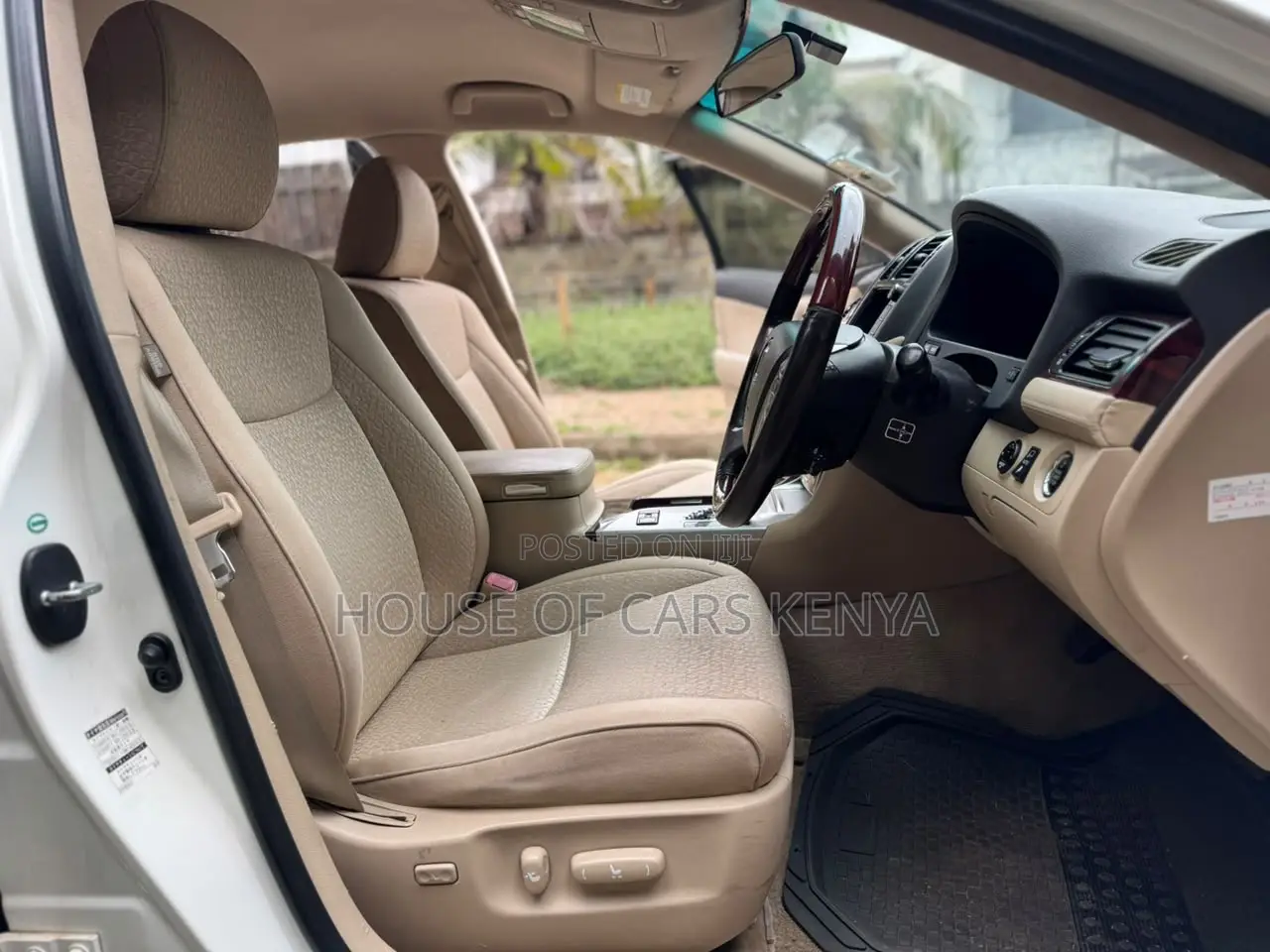 Toyota Crown 2012 White