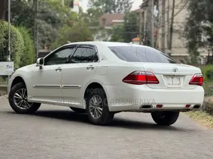 Toyota Crown 2012 White