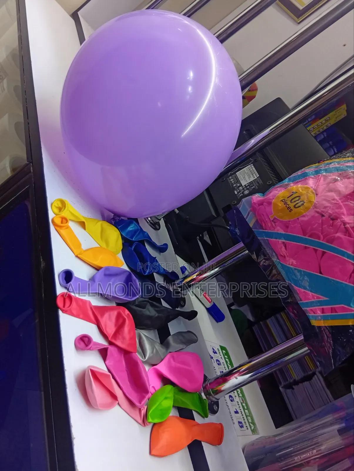 A Packet of 100 Pieces Balloons