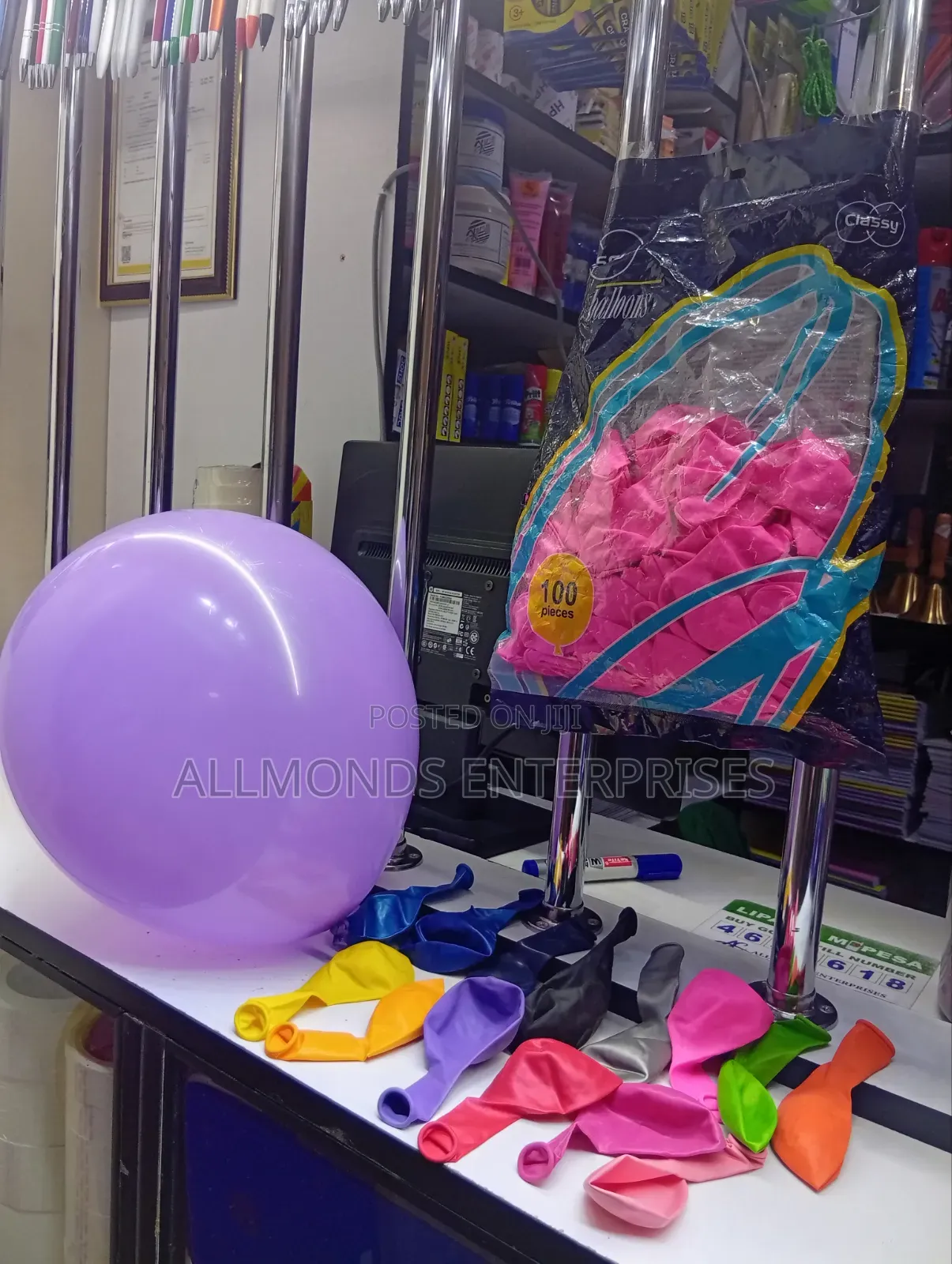 A Packet of 100 Pieces Balloons
