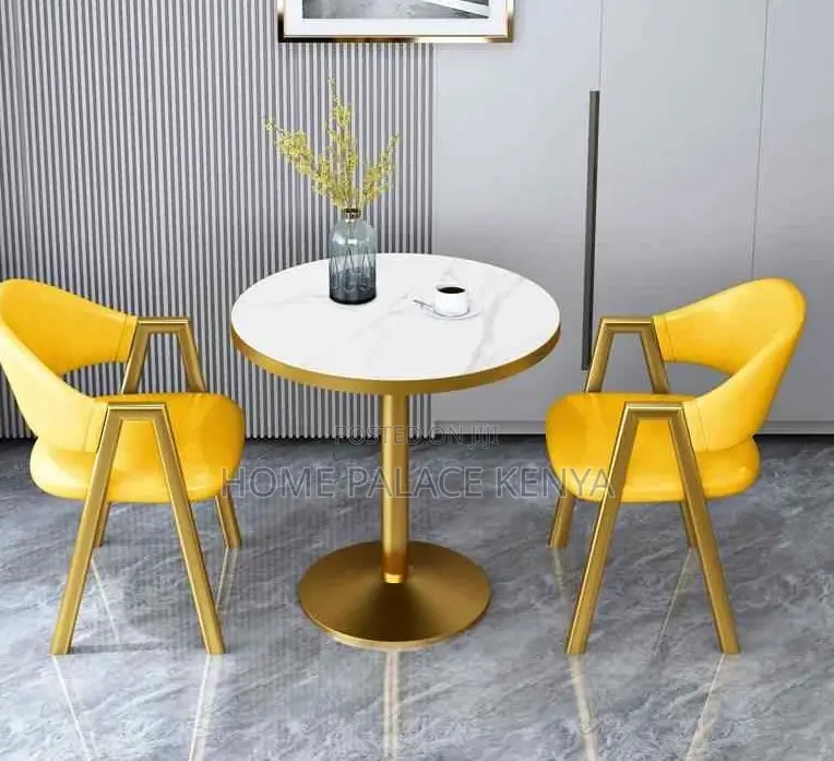 Round Table: White Marble Gold Rimmed Complimentary Table