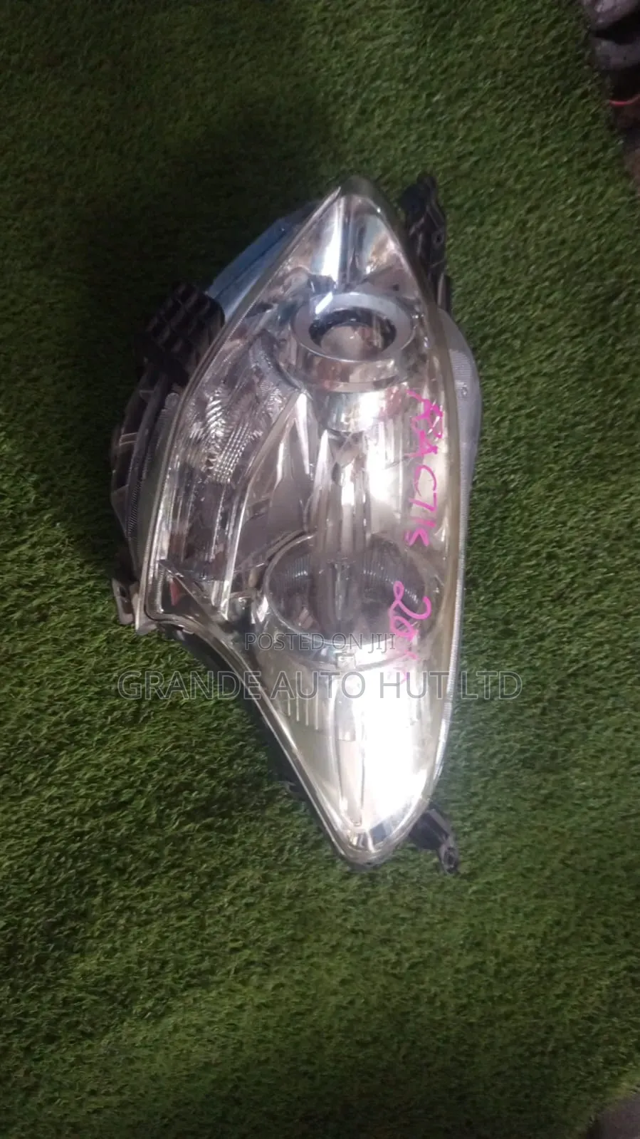 Toyota Ractis 2010 Headlights