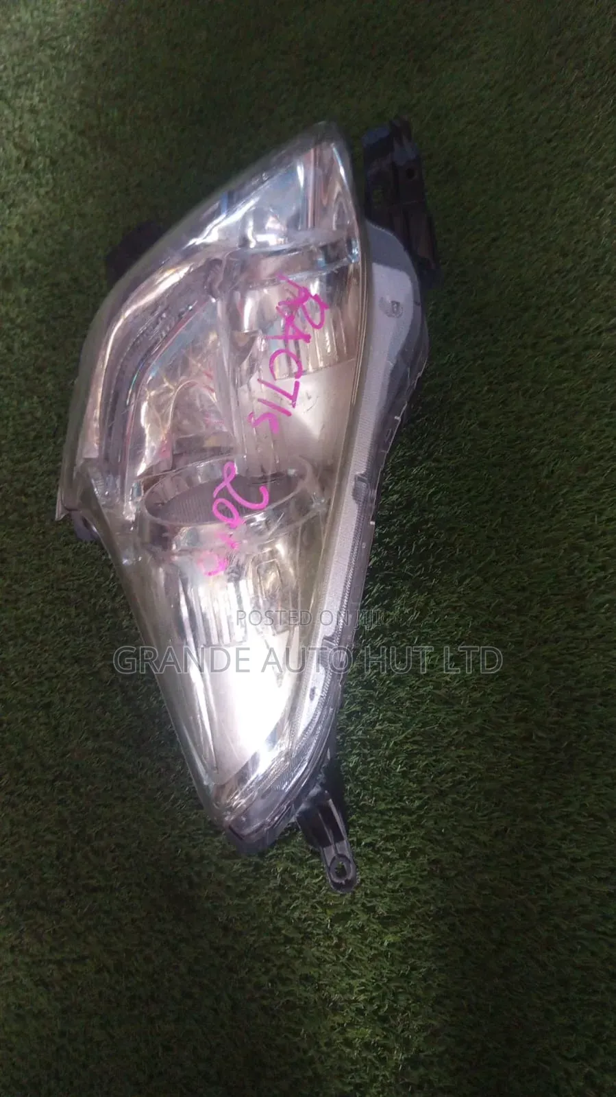 Toyota Ractis 2010 Headlights