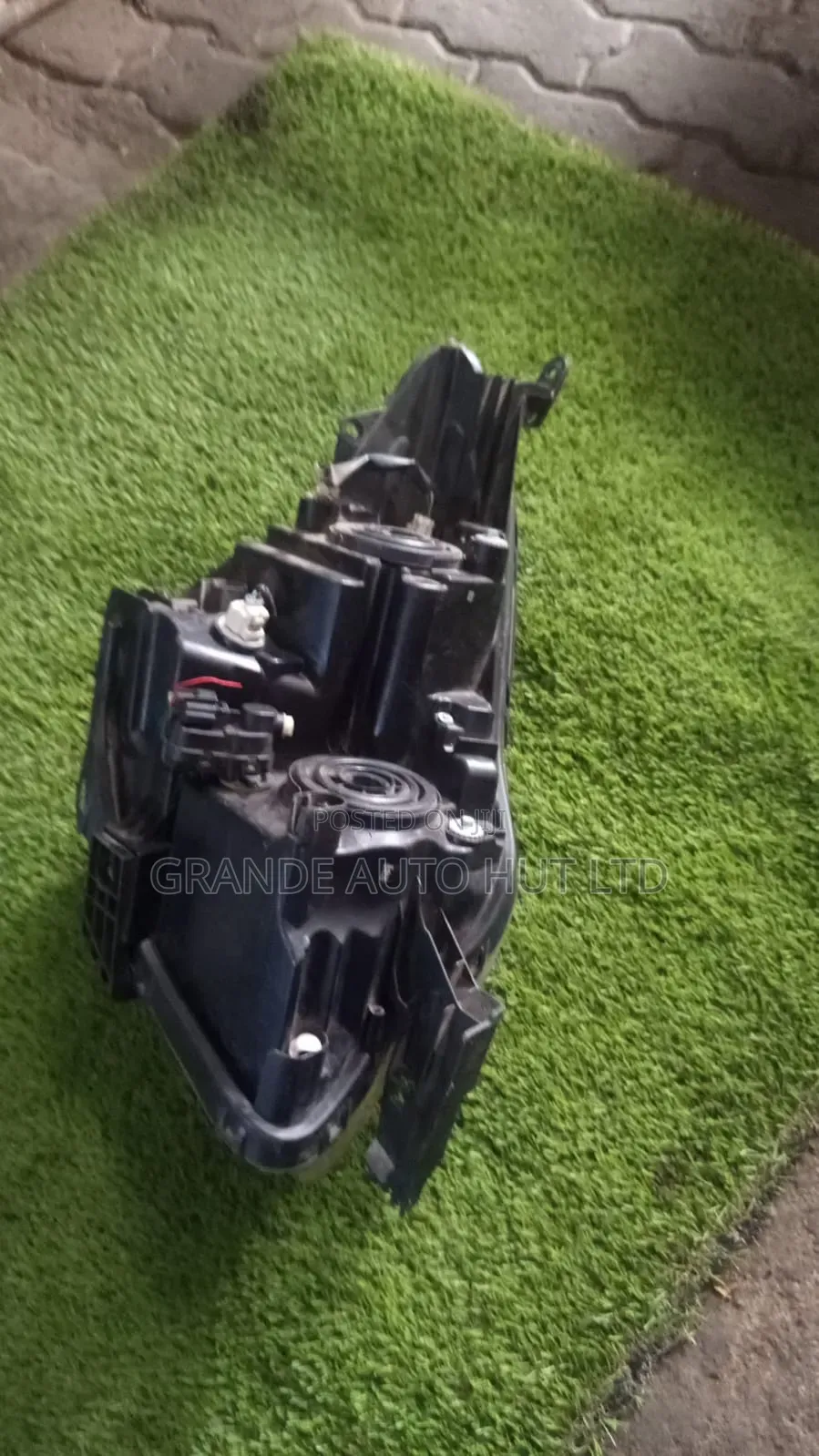 Toyota Ractis 2010 Headlights