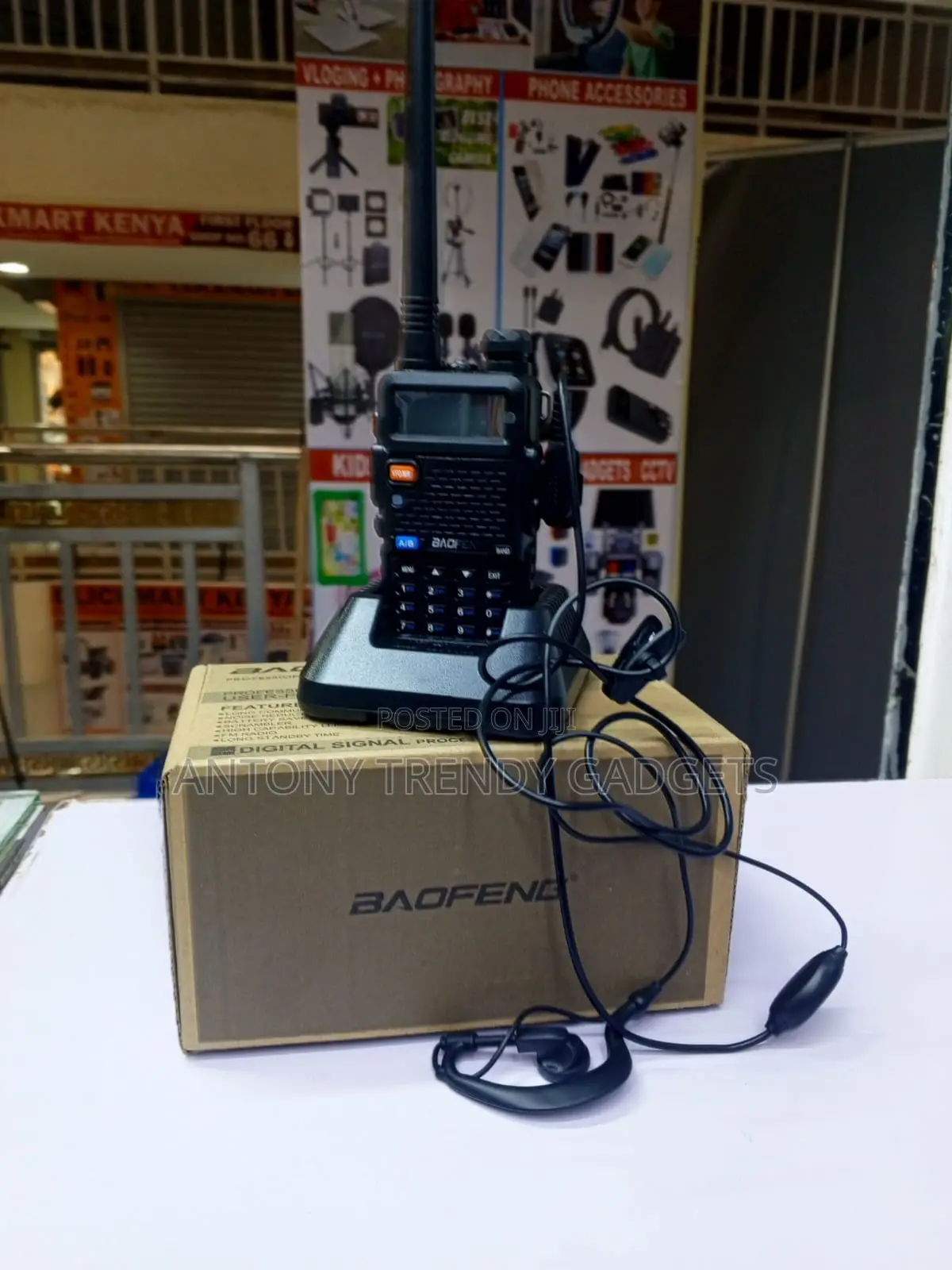 Baofeng UV-5R Rechargeable Walkie Talkie 128 Channels