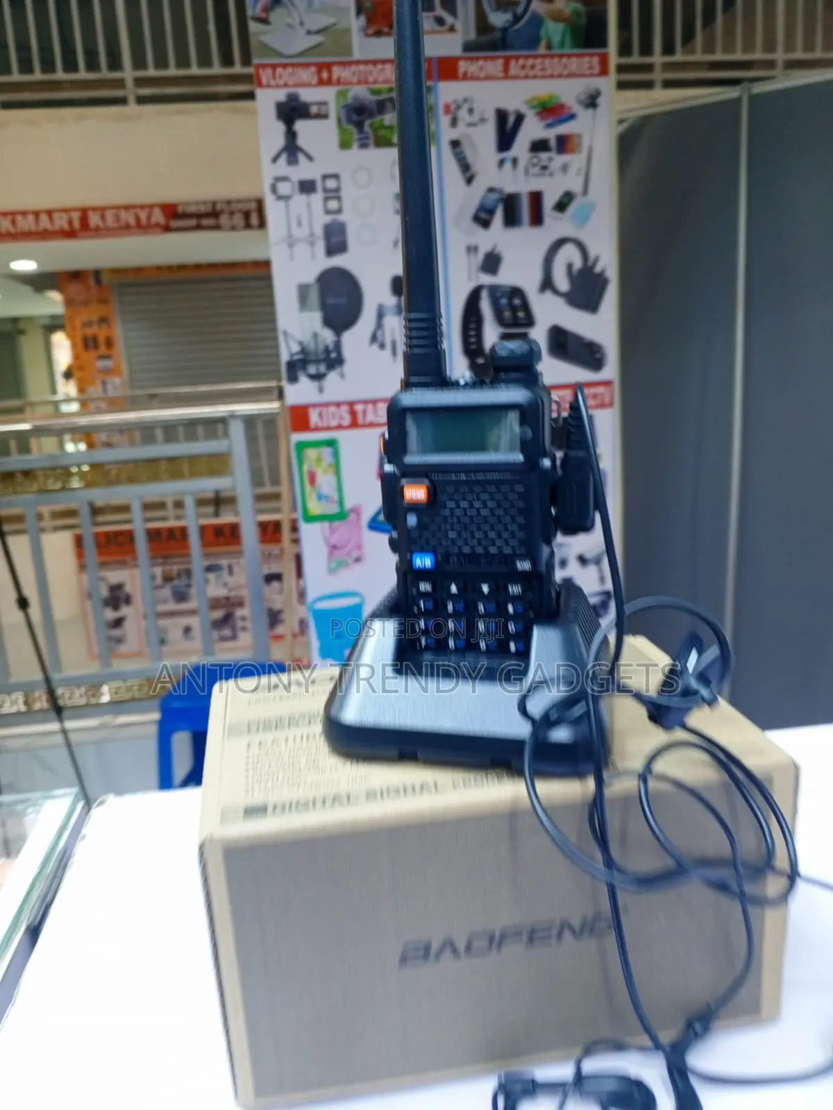 UV-5R Dual Band Handheld Radio With FM Receiver