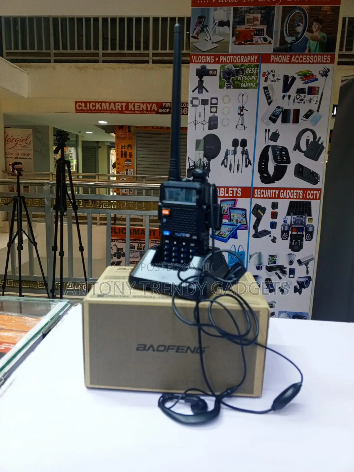 UV-5R Dual Band Handheld Radio With FM Receiver