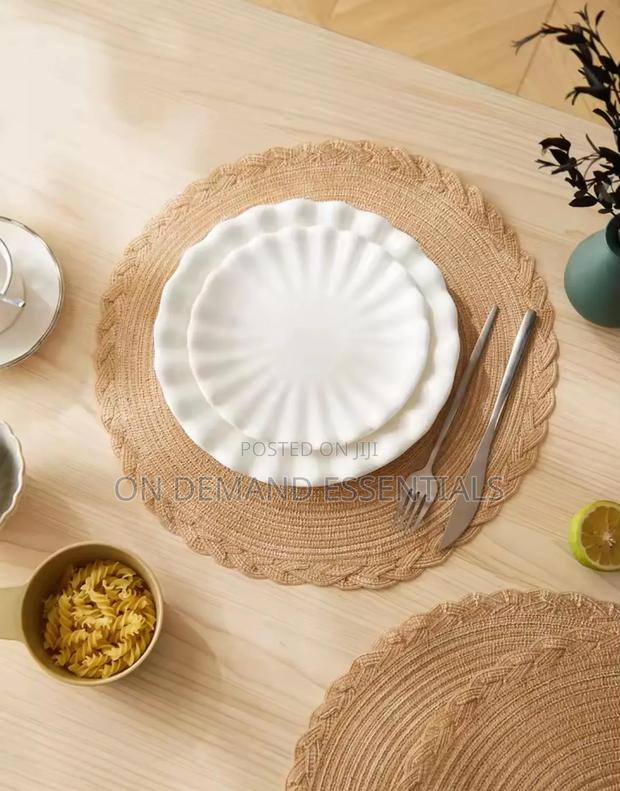 High Quality Woven Table/Place Mats. Round Shape