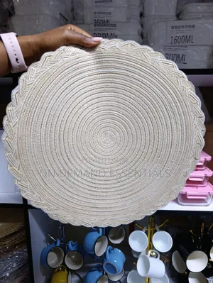 High Quality Woven Table/Place Mats. Round Shape