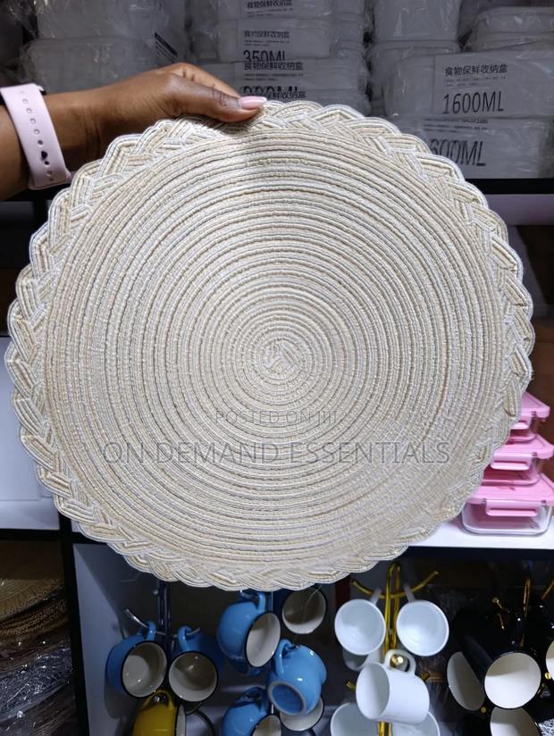 High Quality Woven Table/Place Mats. Round Shape - thumbnail 3