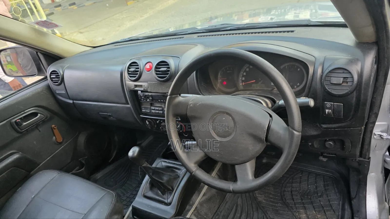 Isuzu D-MAX 2010 Silver