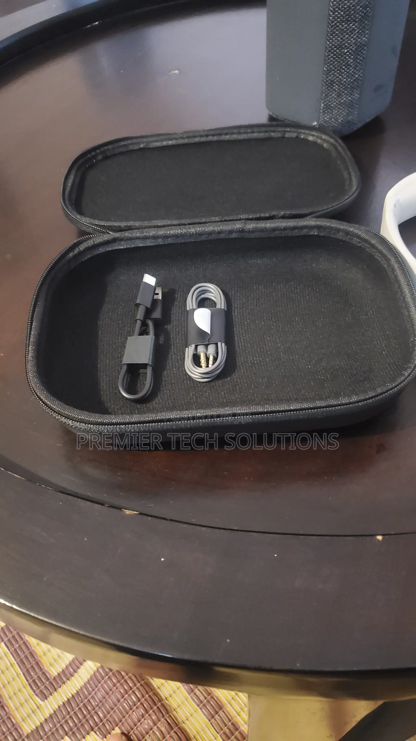 Bose QuietComfort 45 Noise Canceling Bluetooth Headphones-White Smoke)
