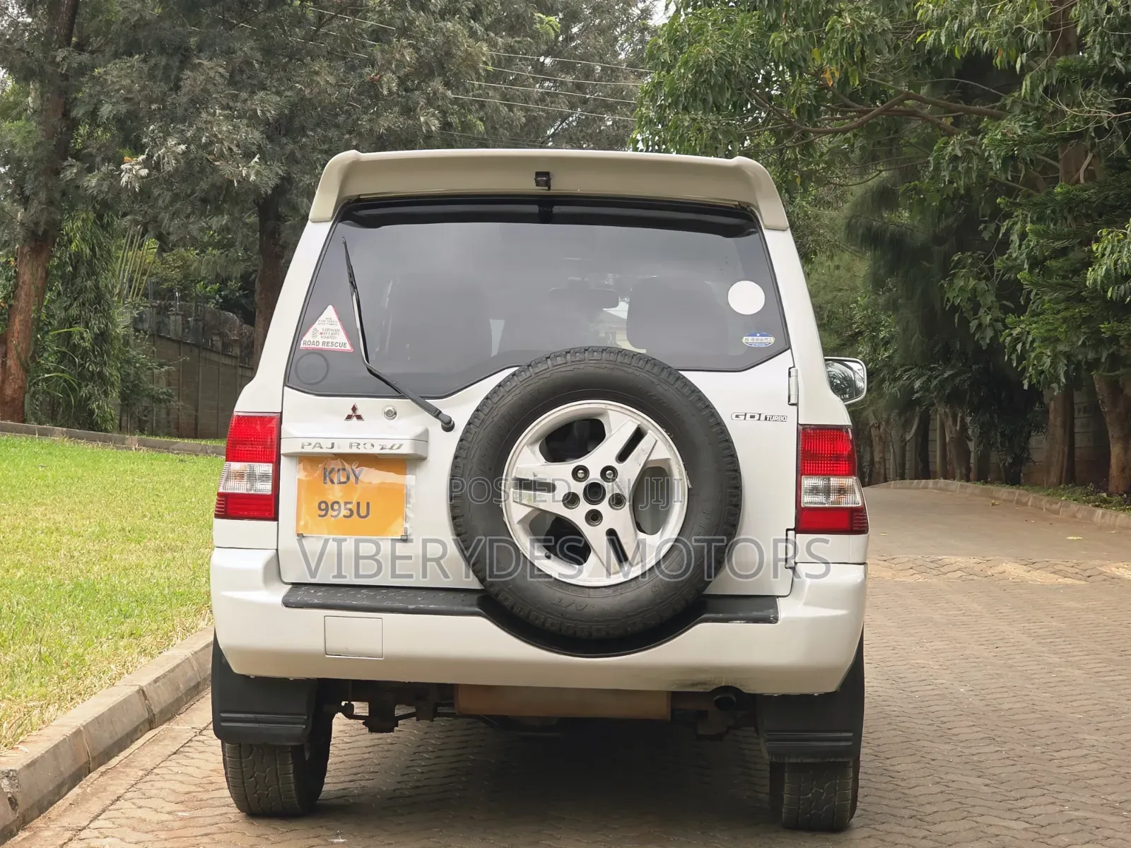 Mitsubishi Pajero IO 2004 White