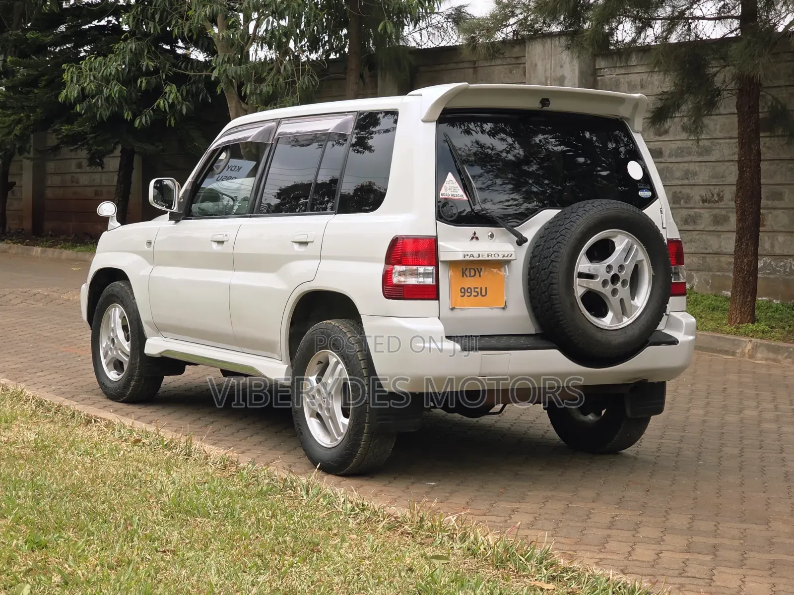 Mitsubishi Pajero IO 2004 White
