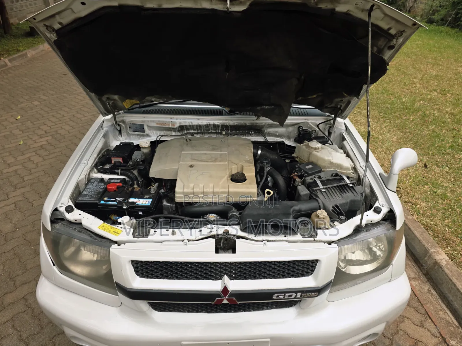 Mitsubishi Pajero IO 2004 White