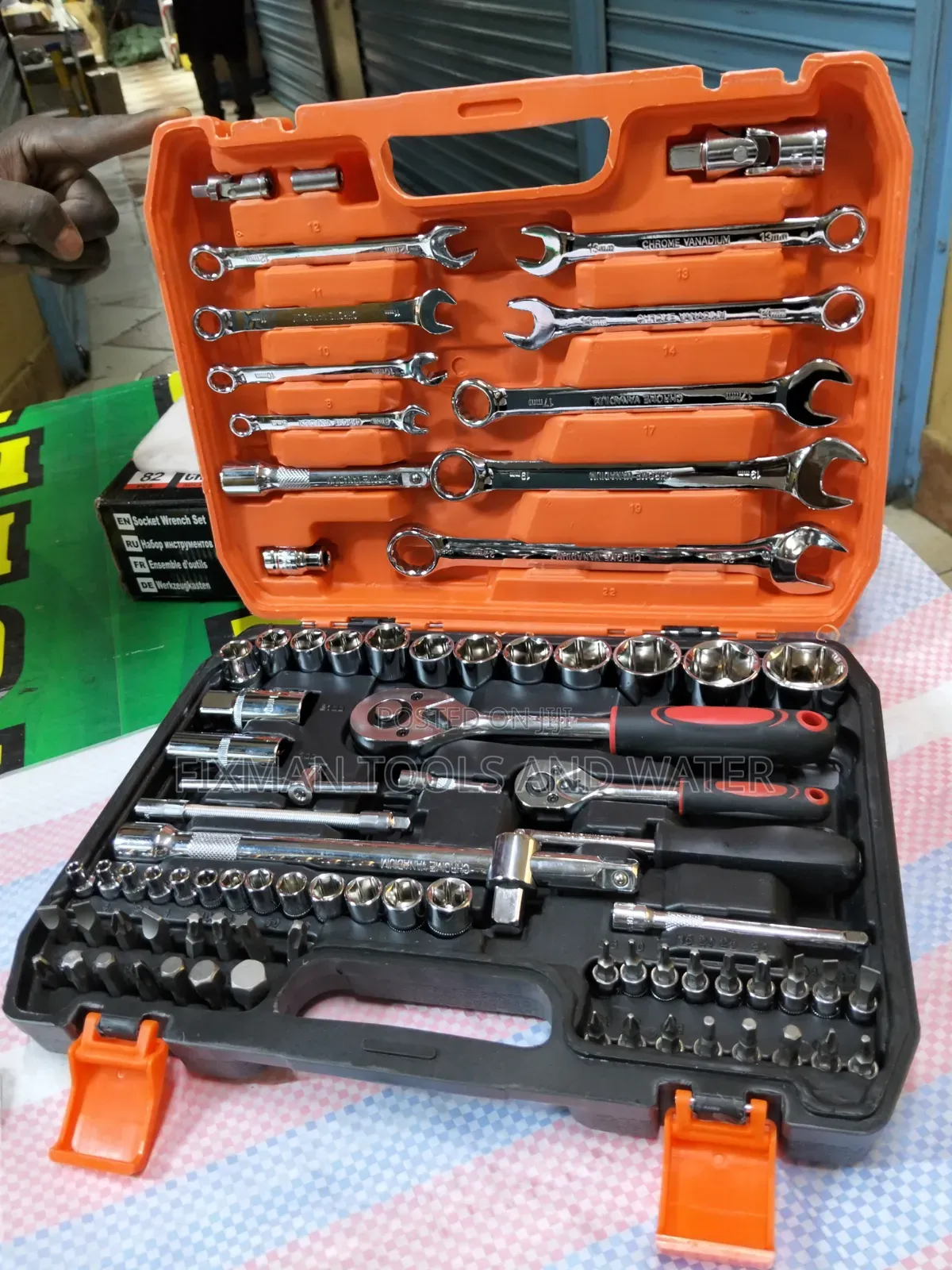 Chrome Mechanical Socket Wrench Spanner Set 82 PCS With Screwdriver