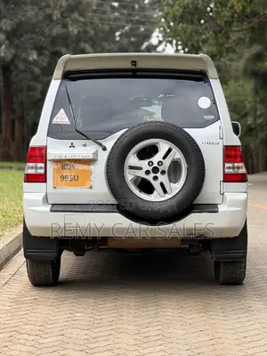 Mitsubishi Pajero 2004 White