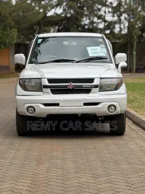 Mitsubishi Pajero 2004 White