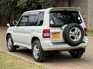 Mitsubishi Pajero 2004 White