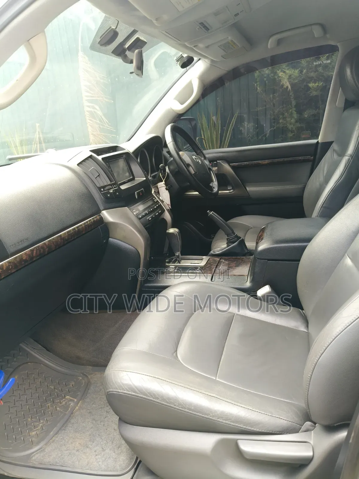 Toyota Land Cruiser 4.6 V8 ZX 2009 White