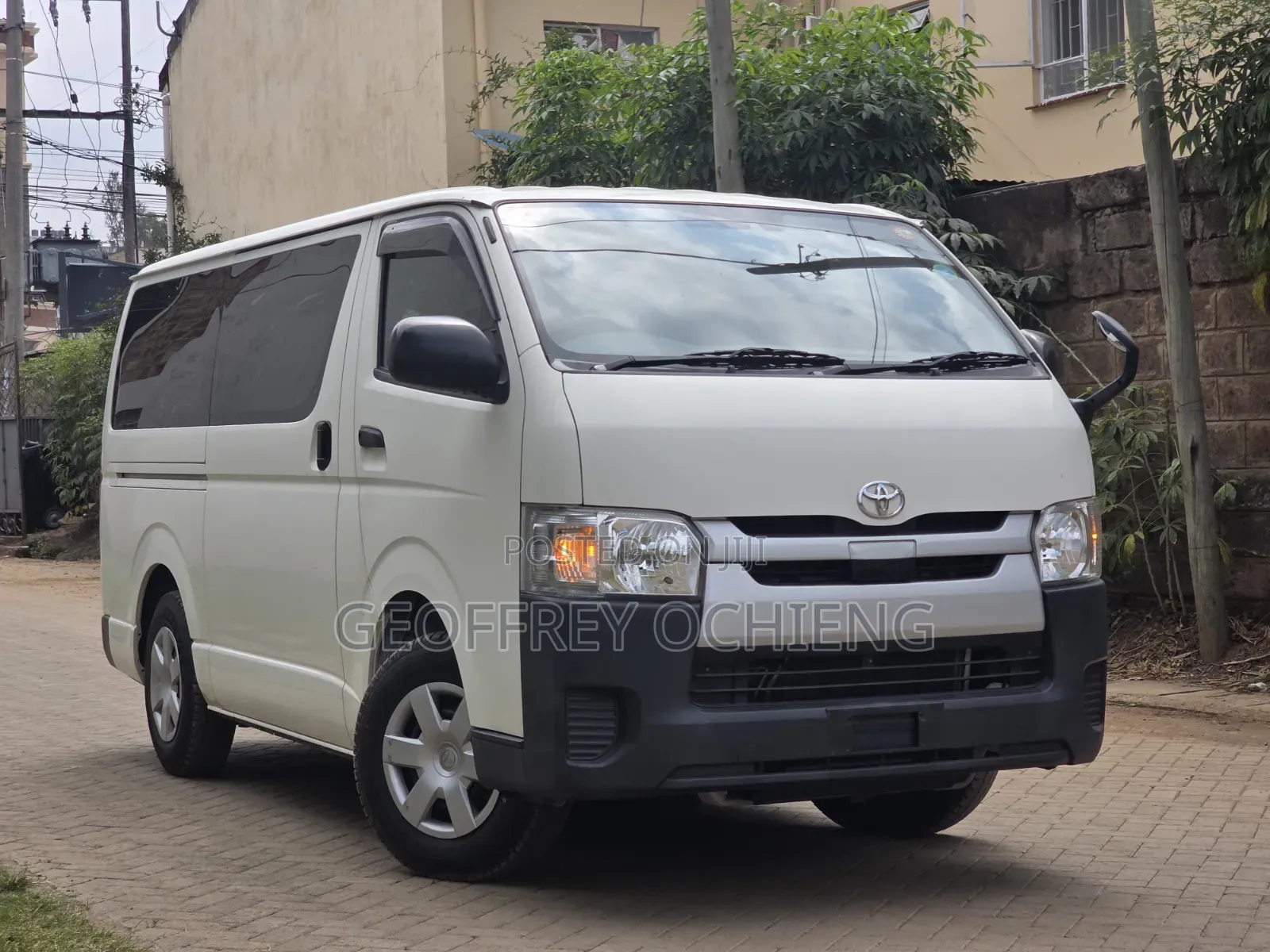 Toyota HiAce 2019 White
