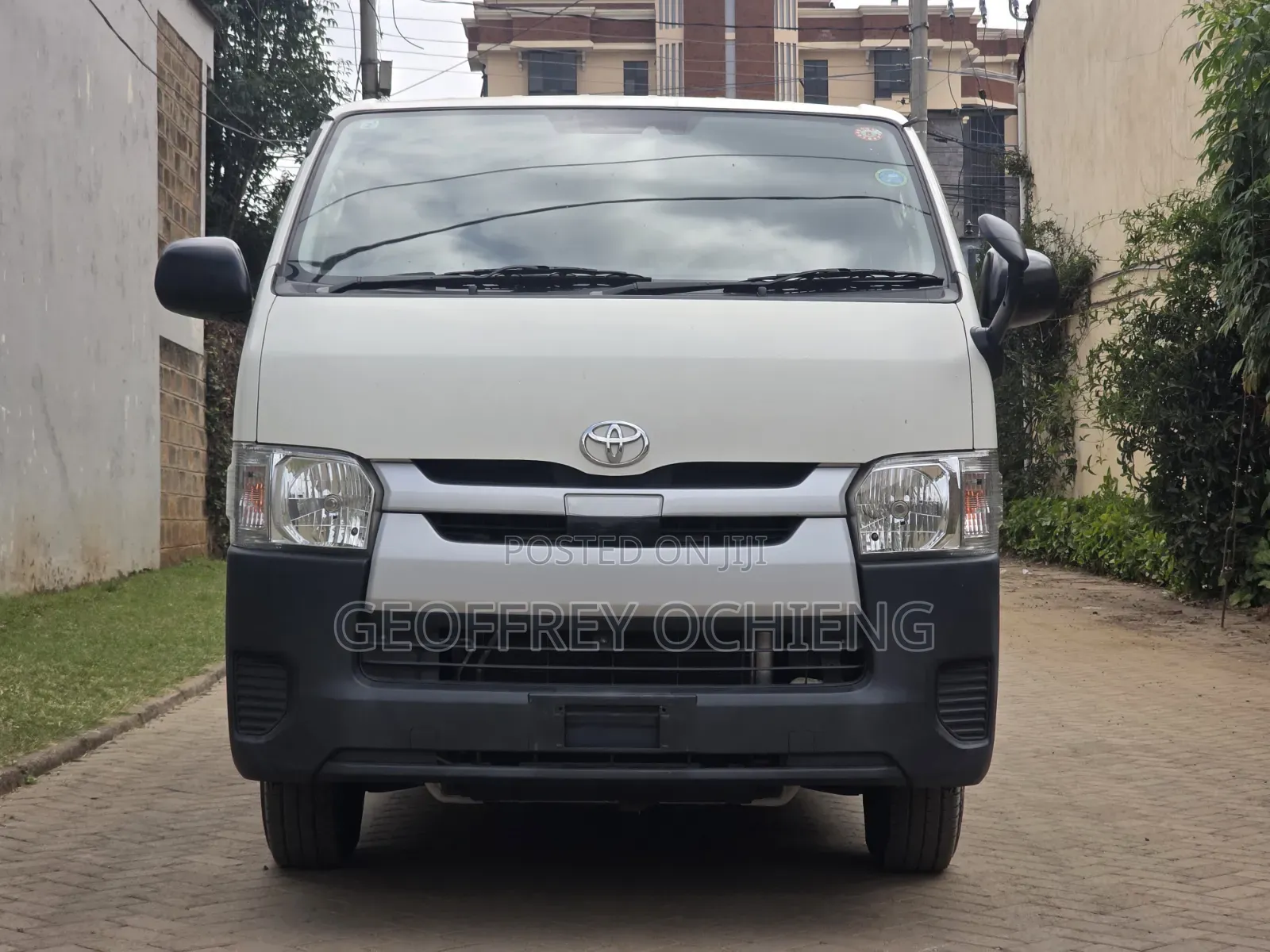 Toyota HiAce 2019 White
