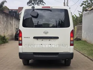 Toyota HiAce 2019 White