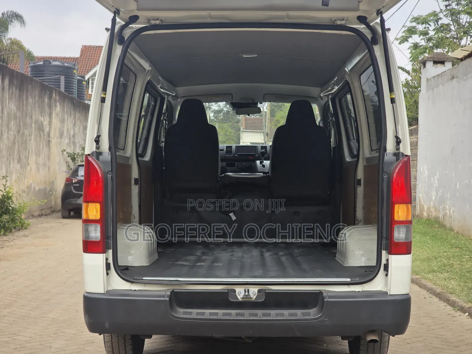 Toyota HiAce 2019 White