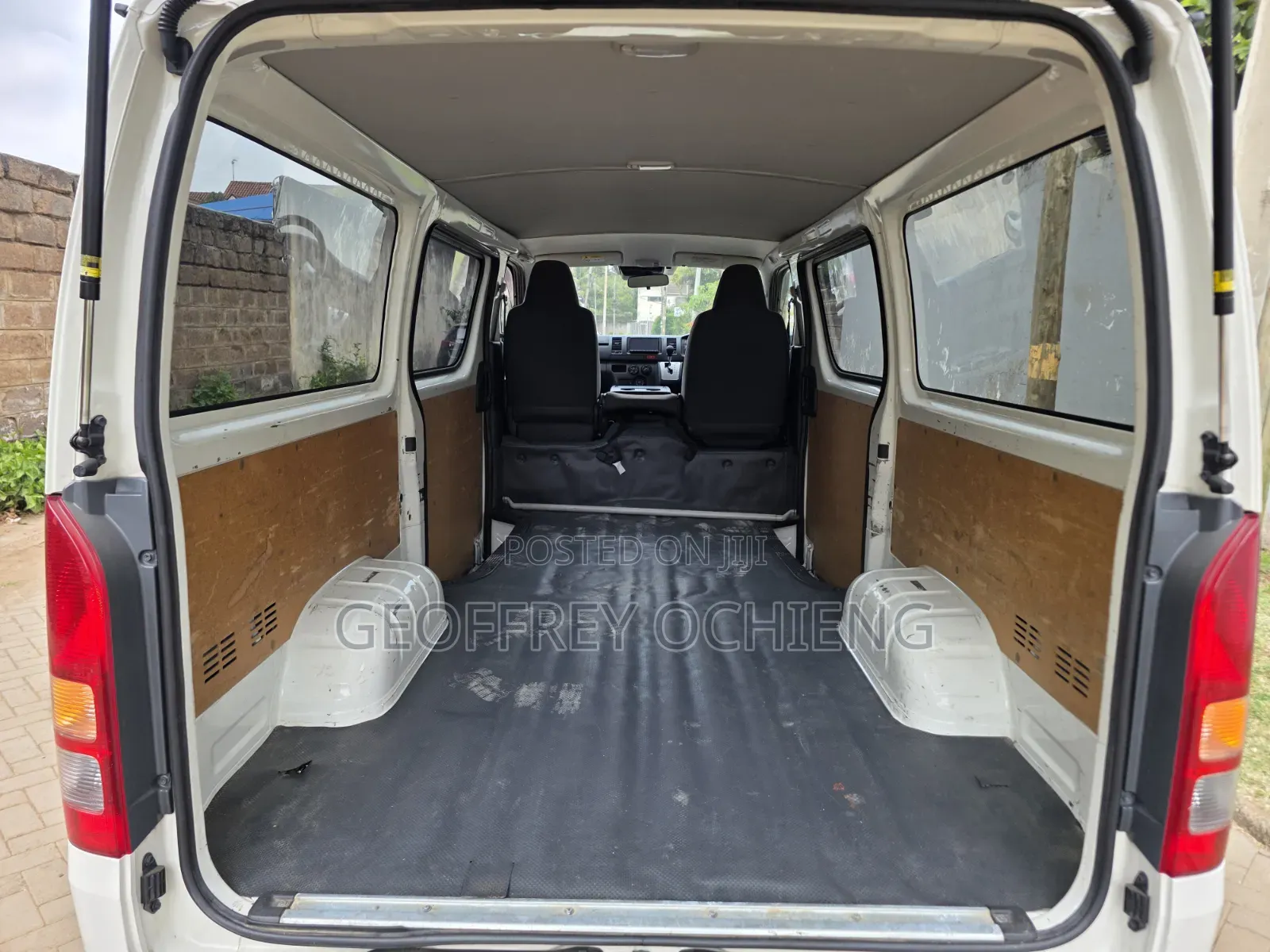 Toyota HiAce 2019 White