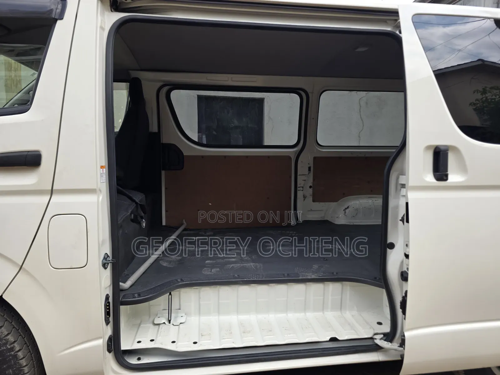Toyota HiAce 2019 White