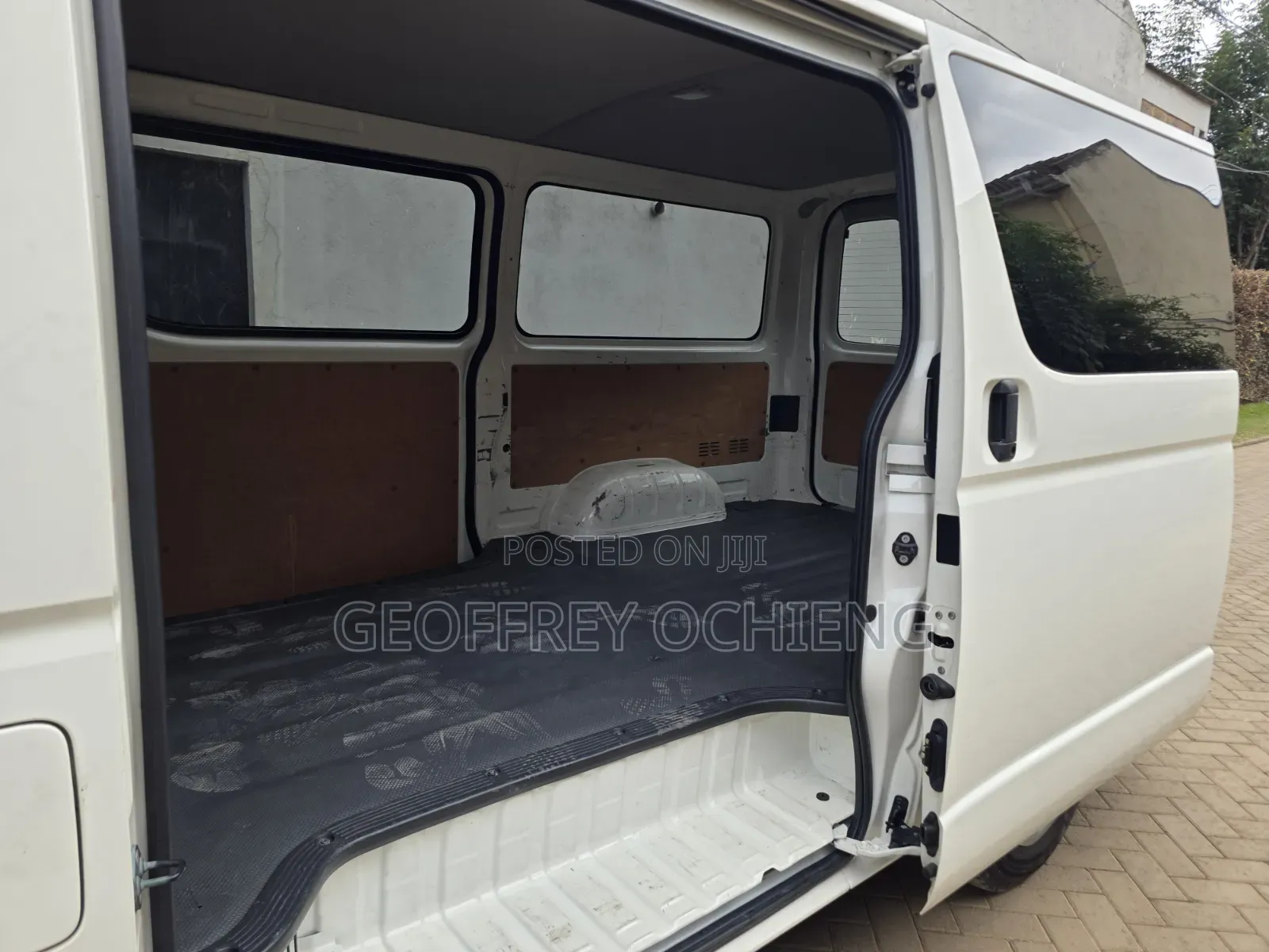 Toyota HiAce 2019 White