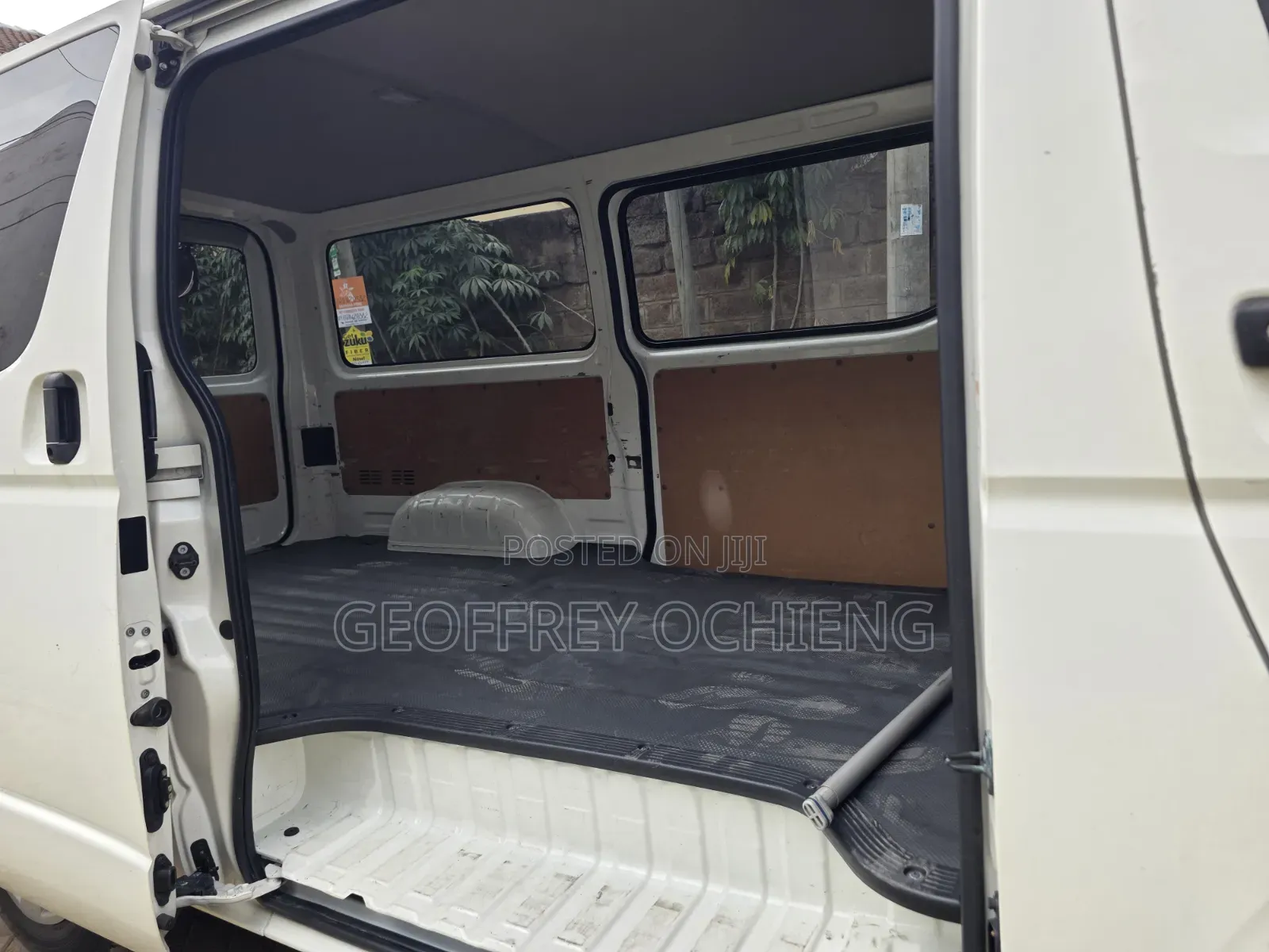 Toyota HiAce 2019 White