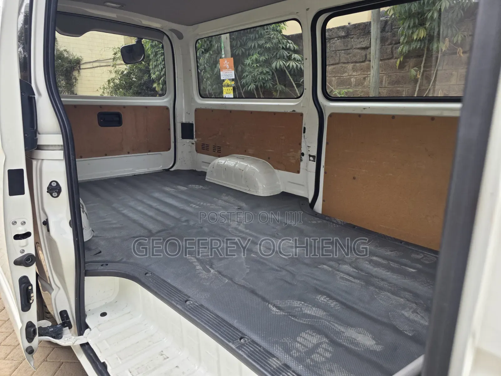 Toyota HiAce 2019 White