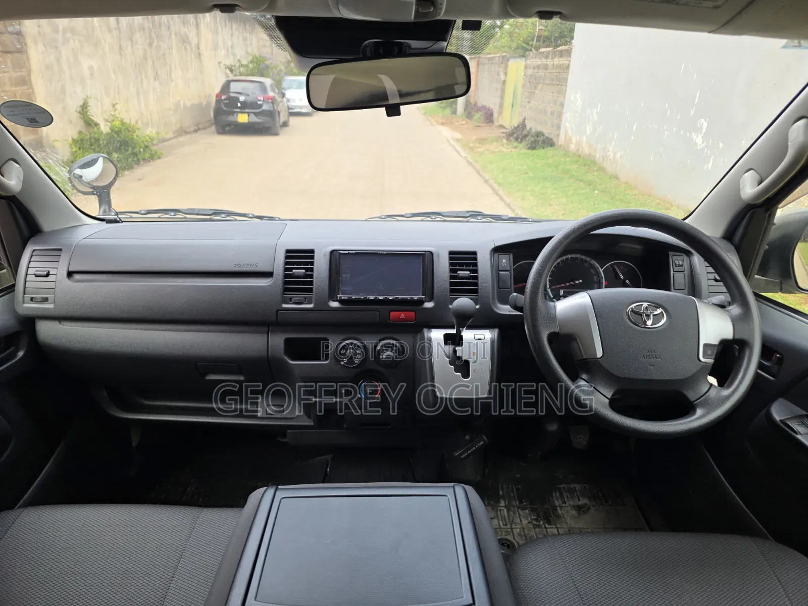 Toyota HiAce 2019 White