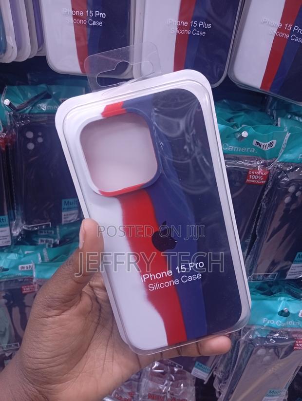 iPhone 15 Pro Soft-Touch, Striking Vertical Color-Block Pattern Cover