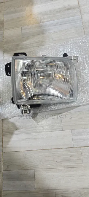 Head Lamp/ Head Light Nissan Hard Body D22 1997- 2000