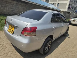 Toyota Belta 2010 Silver