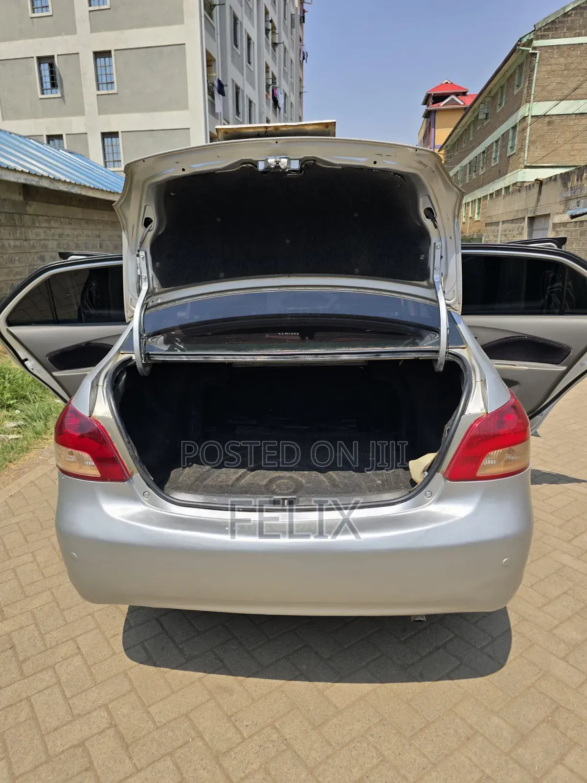 Toyota Belta 2010 Silver